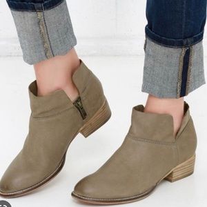 Seychelles Snare bootie